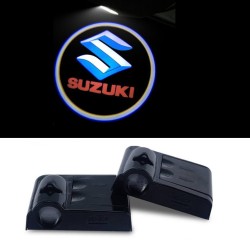 Proyector LED Logo Suzuki para Puertas con Batería, sin Agujeros, sin Conexiones Plug & Play