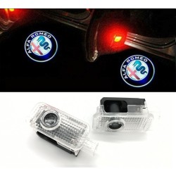 Proyector LED con logotipo Alfa Romeo Giulietta debajo de la puerta