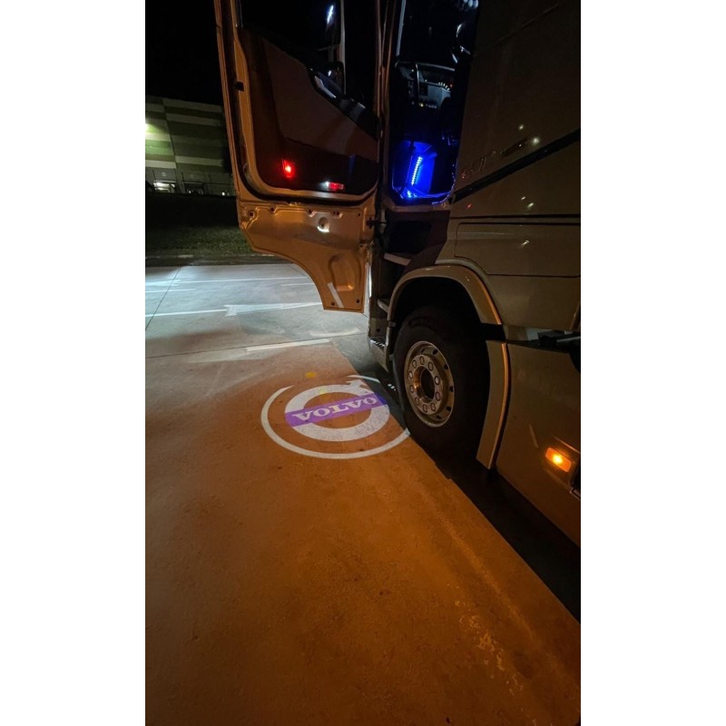 kit installato Proiettore Logo LED Volvo 24V per Portiera Fori Camion Automezzi