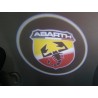 Kit de iluminación LED con el logotipo de Abarth para debajo de la puerta